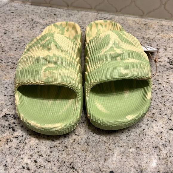 Adidas Adilette 22 “Magic Lime Desert Sand” Men’s Size 7 Slides no box main image 5